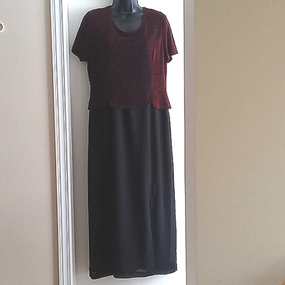 ⭐️ Host Pick ⭐️ VIP Petite | Black Metallic Layered Maxi Dress * New - Picture 1 of 11